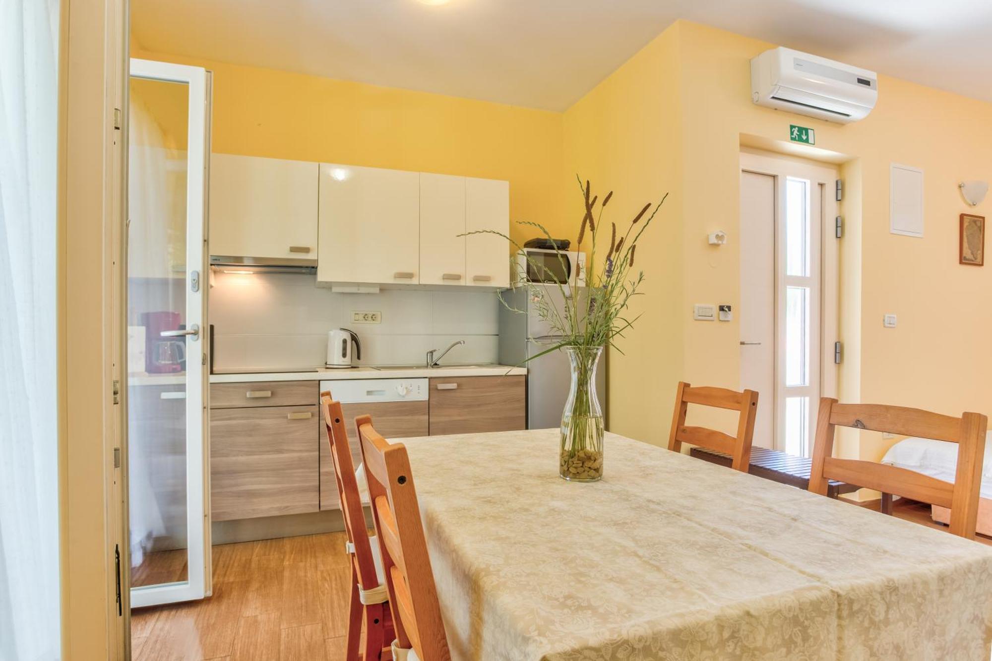 Apartment In Villa Moletto Seaside & Relax - 4 Guests Lovrečica Esterno foto