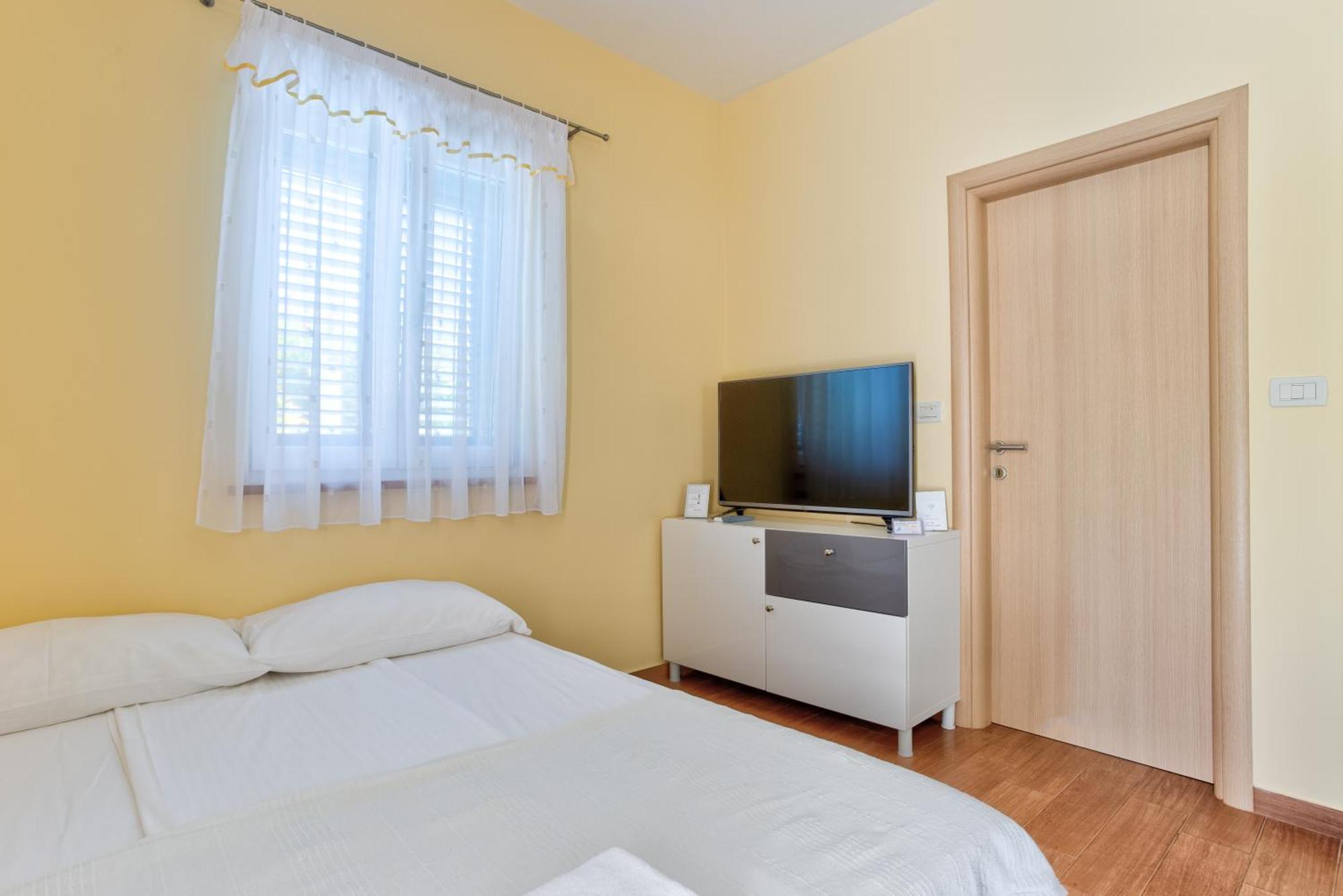 Apartment In Villa Moletto Seaside & Relax - 4 Guests Lovrečica Esterno foto